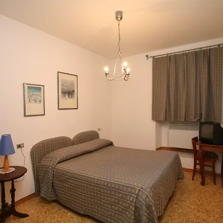 Roma Hotel 3*